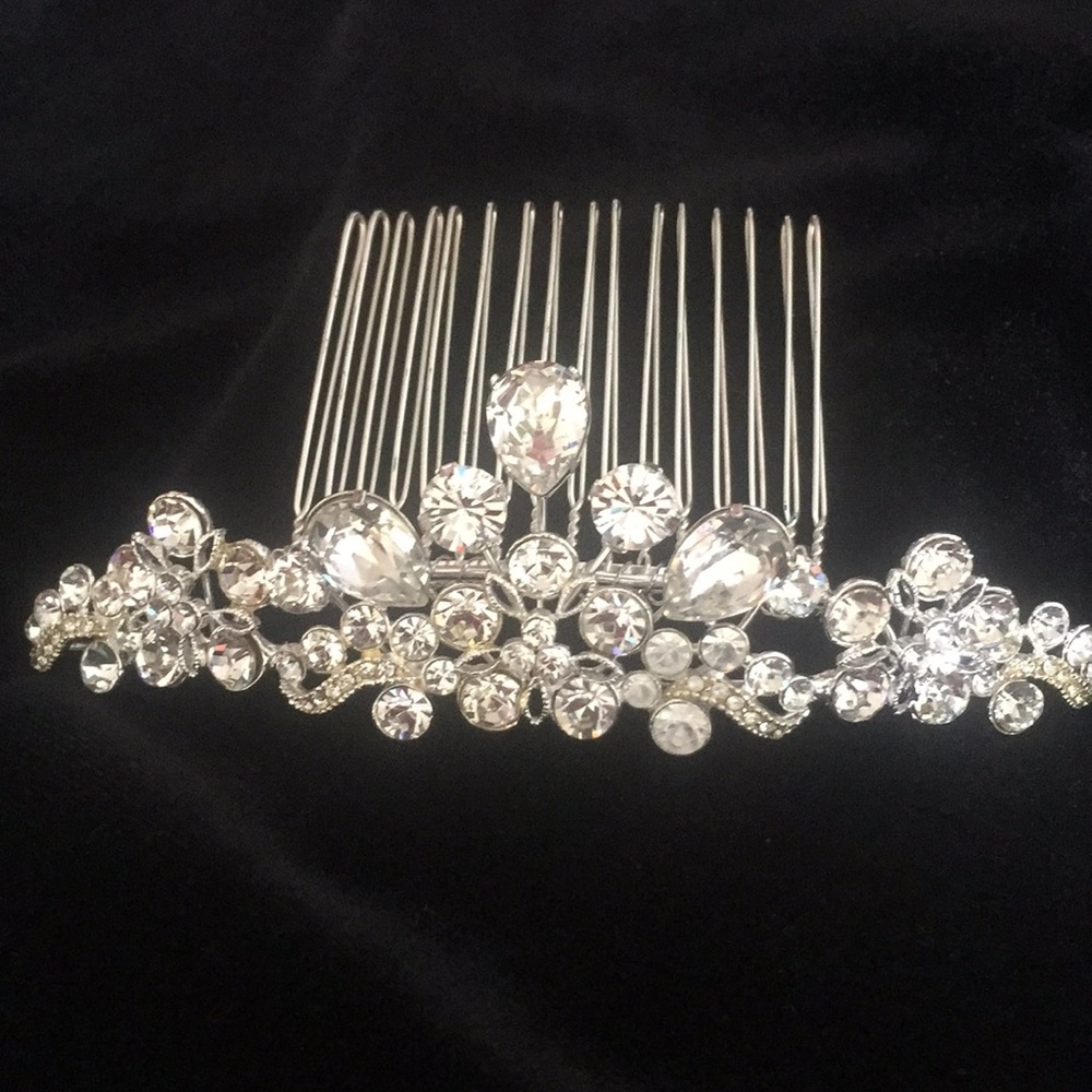 Bridal hair accessory
